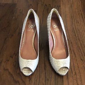Snake skin peep-toe pumps from Vince Camuto size 7N